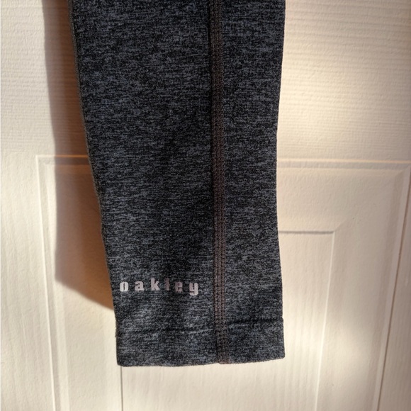 Oakley Grey/Pink Capri Leggings | Size S - Picture 4 of 7